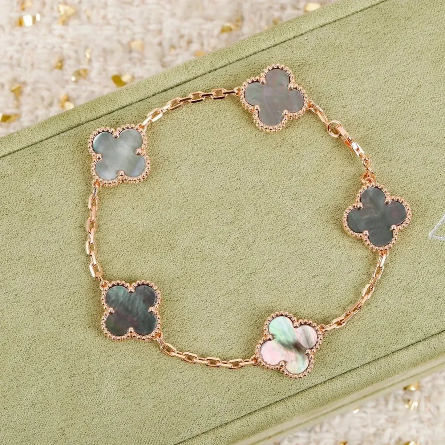 [BLUE TEARS] CLOVER 5 MOTIF GRAY MOP BRACELET COLLECTION