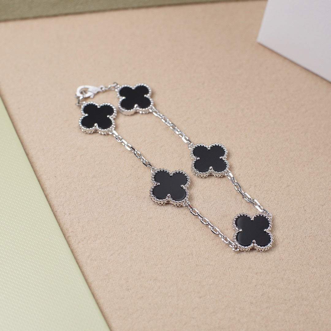 [BLUE TEARS] CLOVER 5 MOTIF ONYXS BRACELET COLLECTION