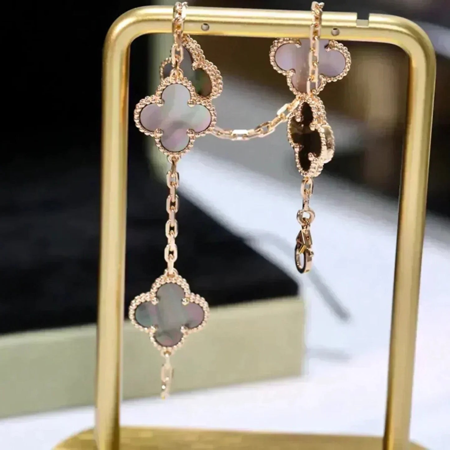 [BLUE TEARS] CLOVER 5 MOTIF GRAY MOP BRACELET COLLECTION