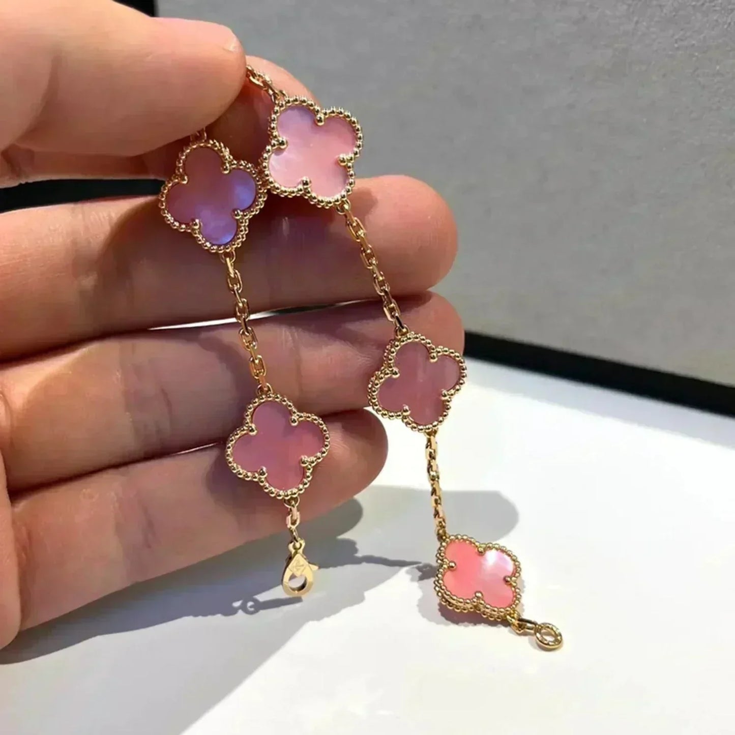 [ブルーティアーズ]クローバー5ピンクモップブレスレット