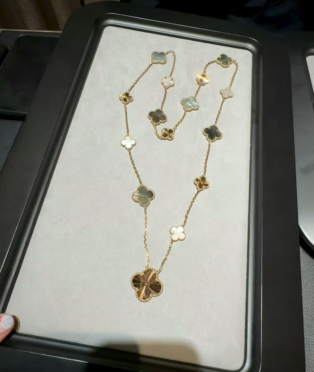 [Blue Tears]DETACHABLE CLOVER 15(11+4) FLOWER ROSE GOLD NECKLACE SET