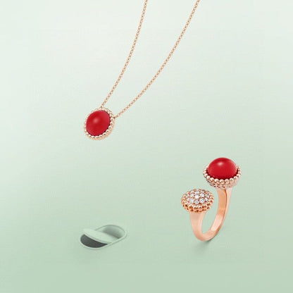 [BLAUE TRÄNEN] PERLEE COULEURS DIAMANT ROSÉGOLD ZWISCHEN DEN FINGERN