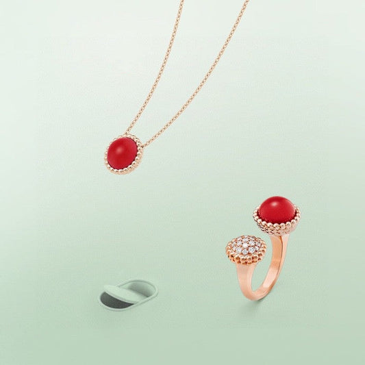 [BLAUE TRÄNEN] PERLEE COULEURS DIAMANT ROSÉGOLD ZWISCHEN DEN FINGERN