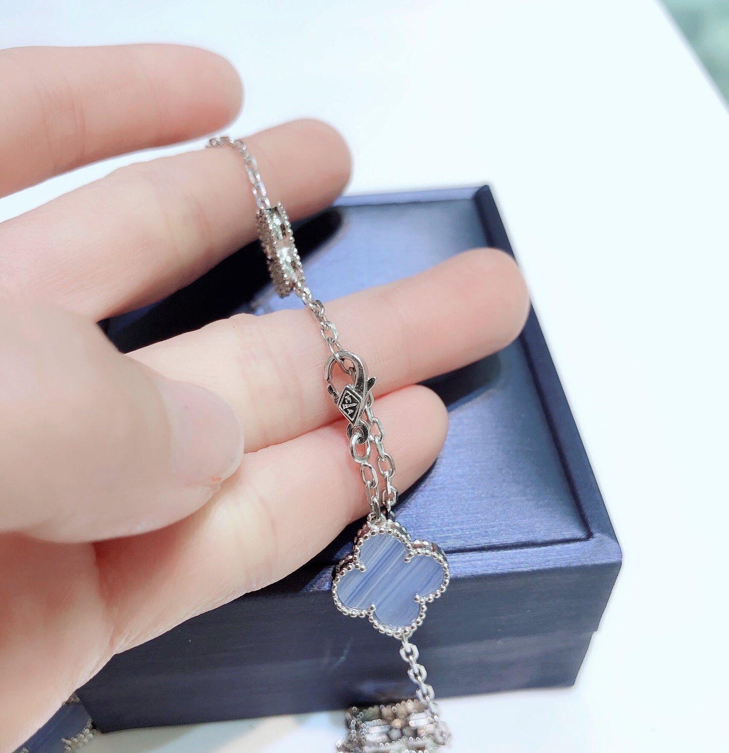 [BLAUE TRÄNEN]KLEE 10 MOTIVE CHALCEDON DIAMANTEN SILBER HALSKETTE