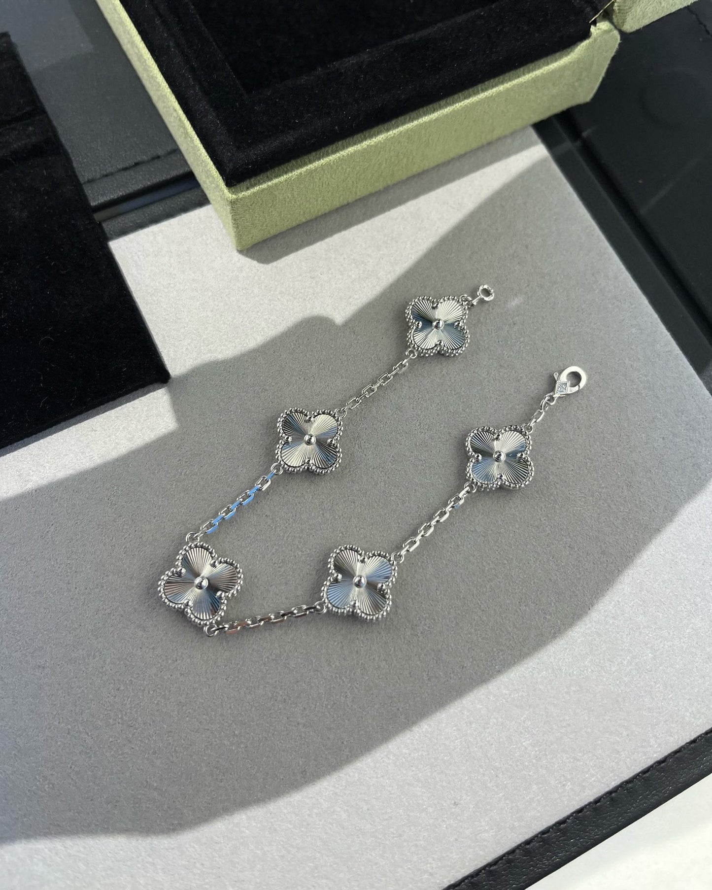 [BLAUE TRÄNEN]KLEE SILBERARMBAND MIT 5 MOTIVEN 